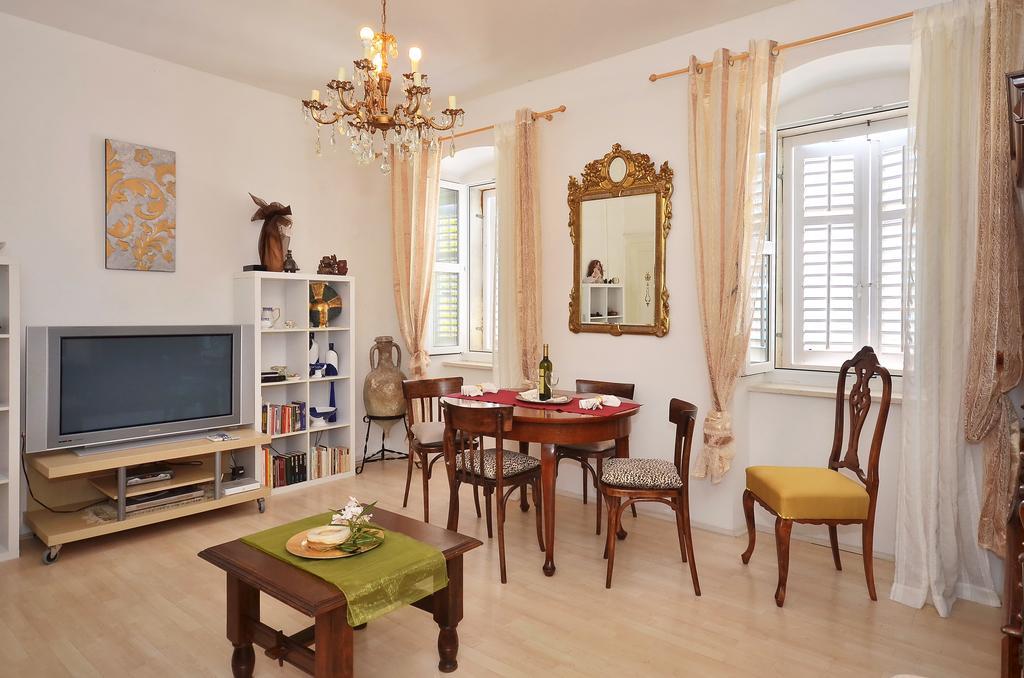 Apartment Pere S Mora ミミツェ 部屋 写真